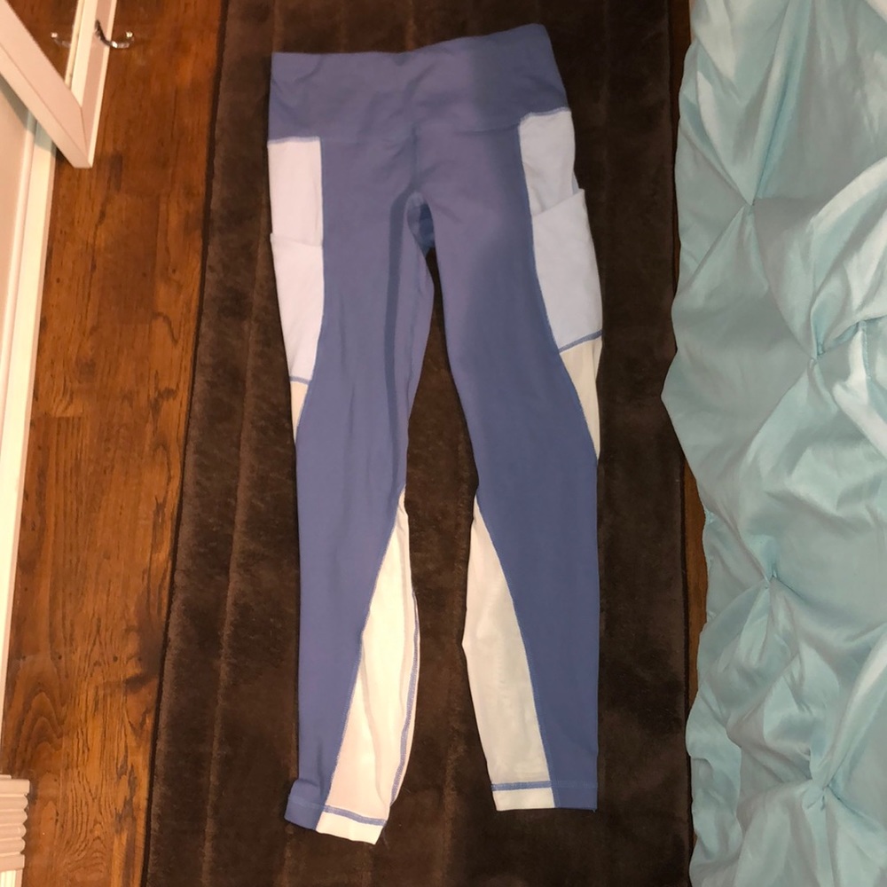 Blue leggings with pockets